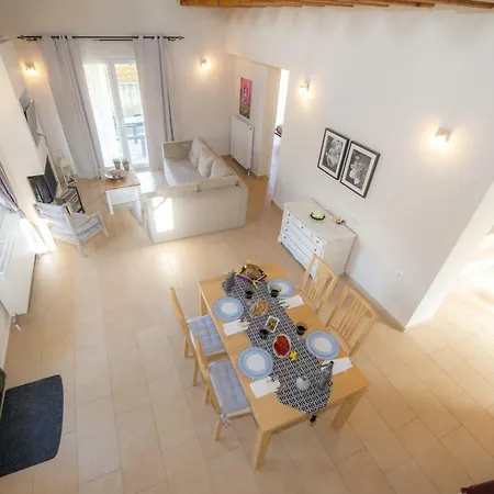 Freideriki Villa